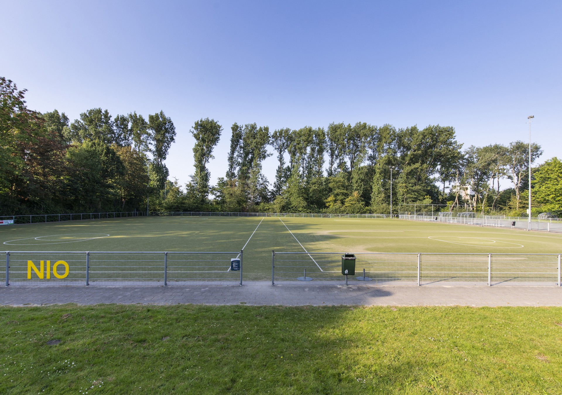 Korfballen in de buitenlucht
