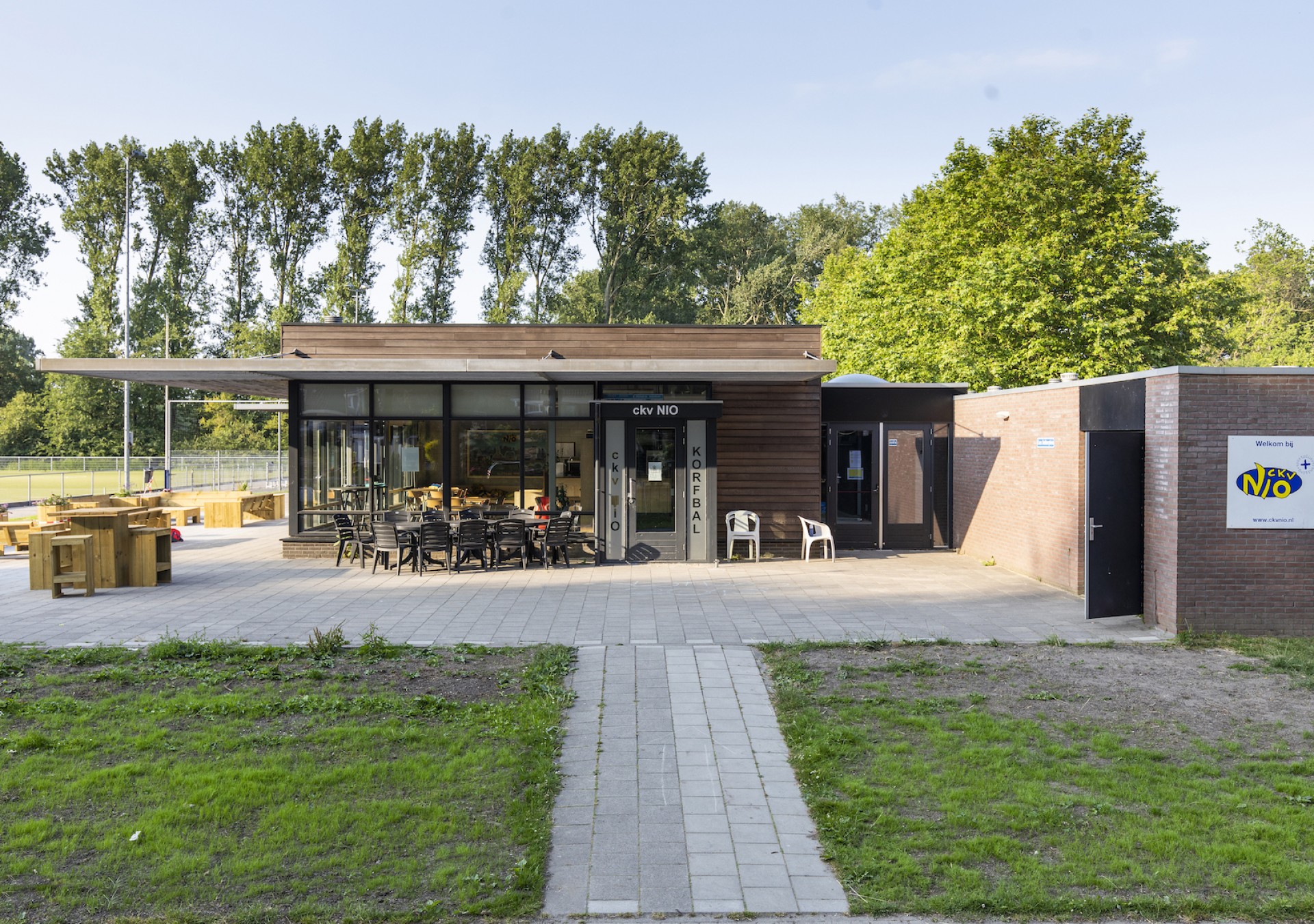 Een gezellige kantine met terras
